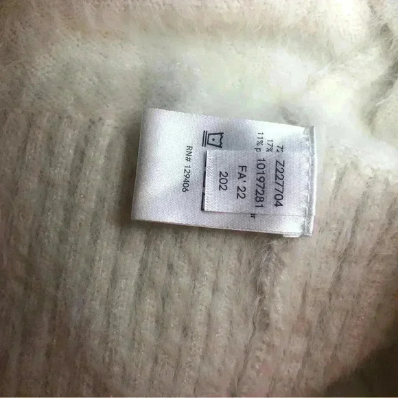 White long sleeve cold shoulder sweater size large - Picture 11 of 16